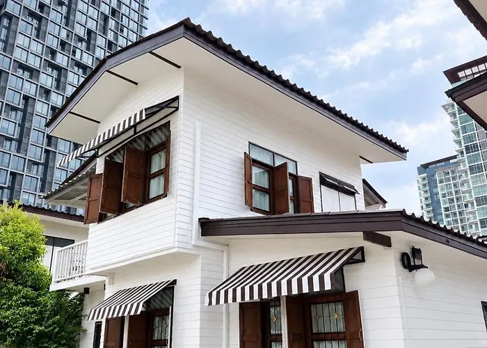 2 Min Walk To Bts Punnawithi 別荘