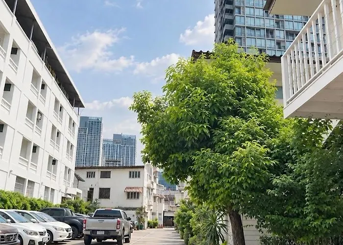 2 Min Walk To Bts Punnawithi